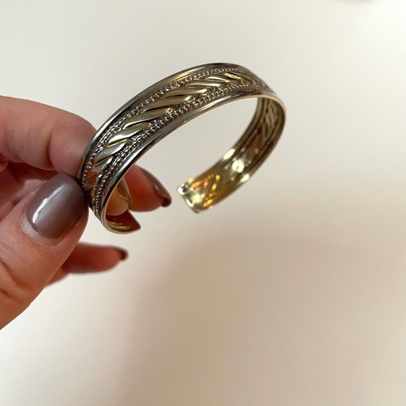 Bracelets - Picture 9 of 12